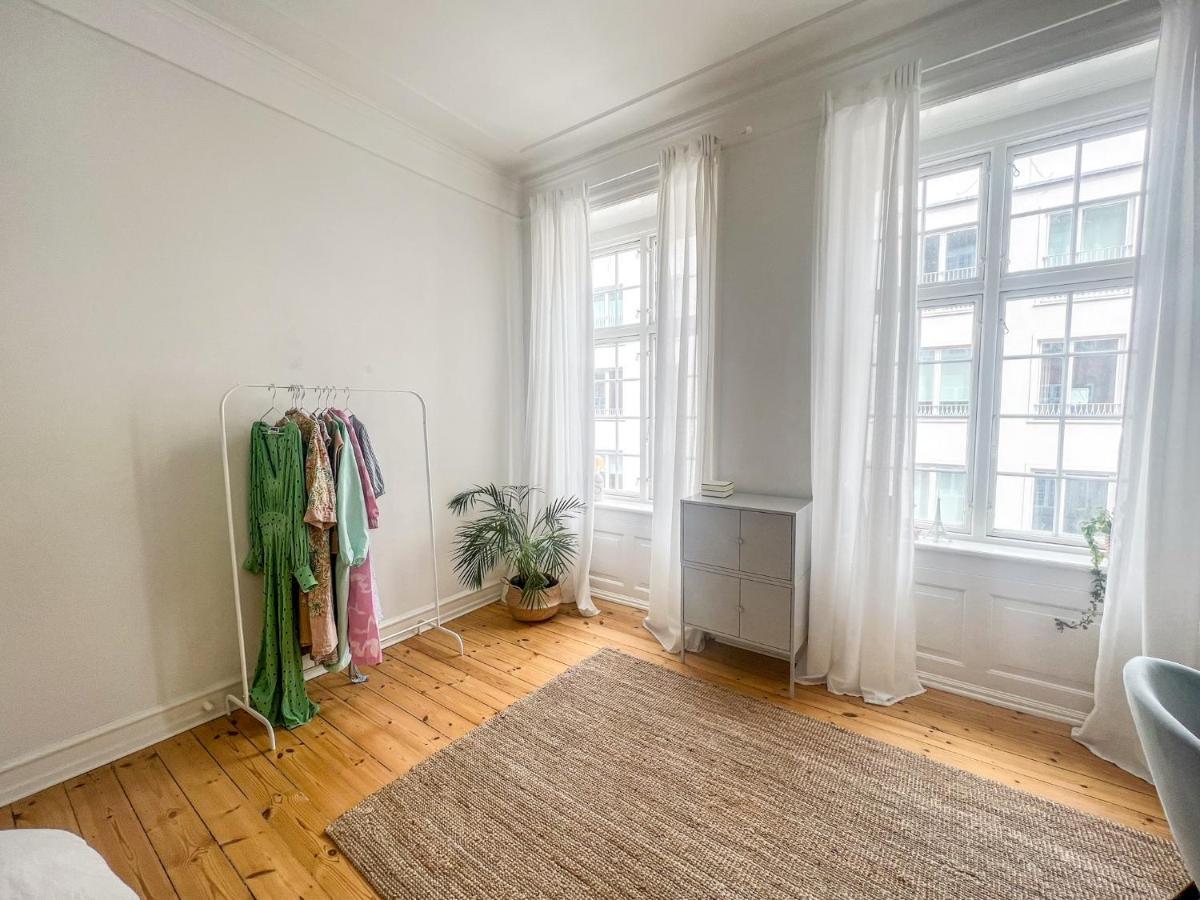 Spacious In The Heart Of Apartment *